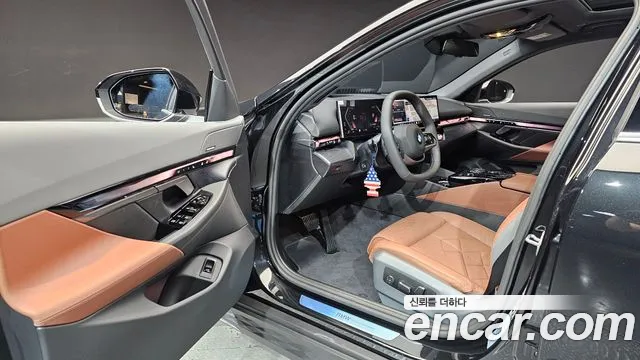 BMW 5 Series G60 — Фото автомобиля 15