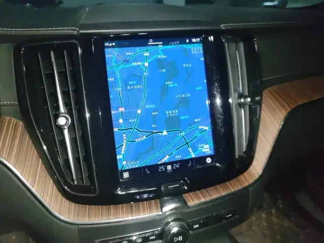 Volvo XC60 — Фото автомобиля 13
