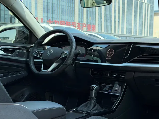 Volkswagen Passat — Фото автомобиля 14