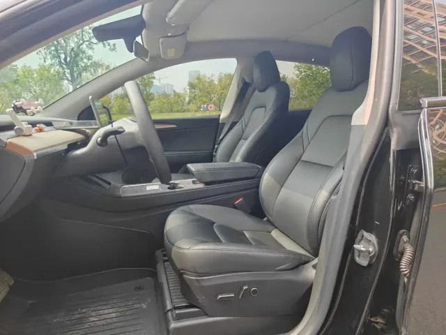 Tesla Model Y — Фото автомобиля 7