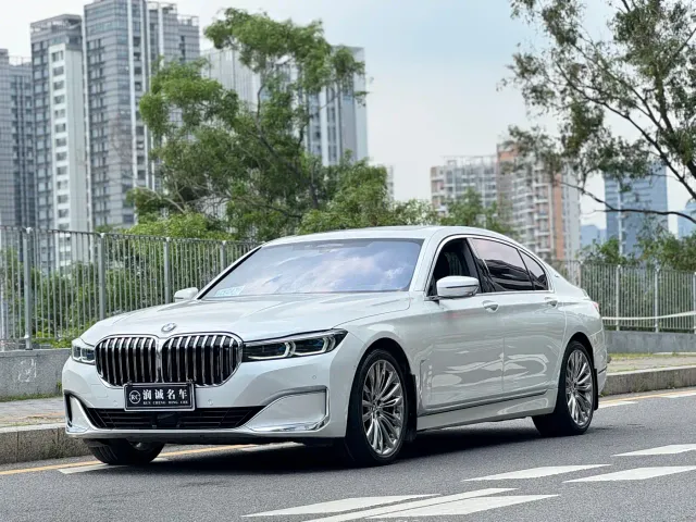 Фотография автомобиля — BMW 7 Series