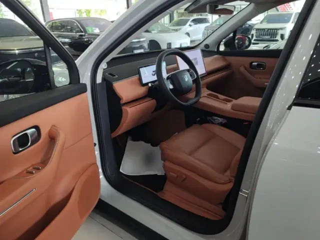Leapmotor C10 — Фото автомобиля 15