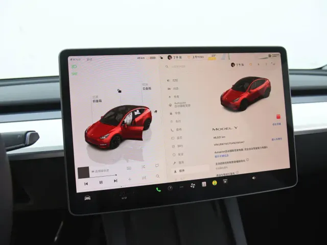 Tesla Model Y — Фото автомобиля 12