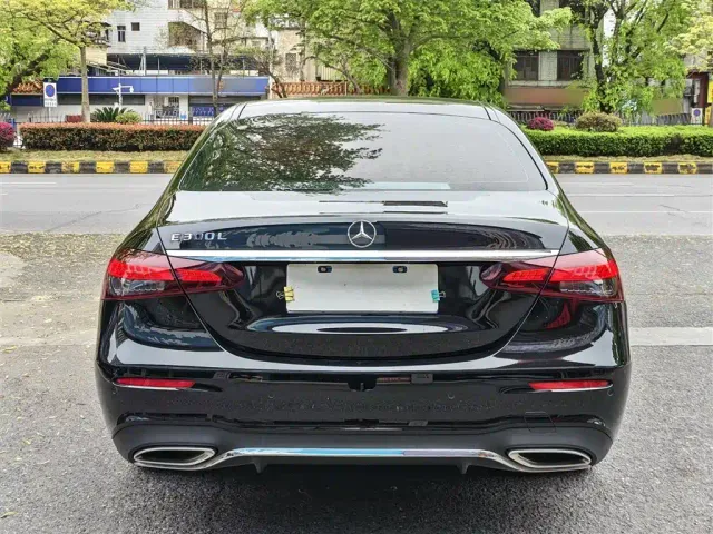 Mercedes-Benz E-Class — Фото автомобиля 5