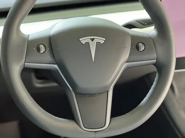 Tesla Model Y — Фото автомобиля 6