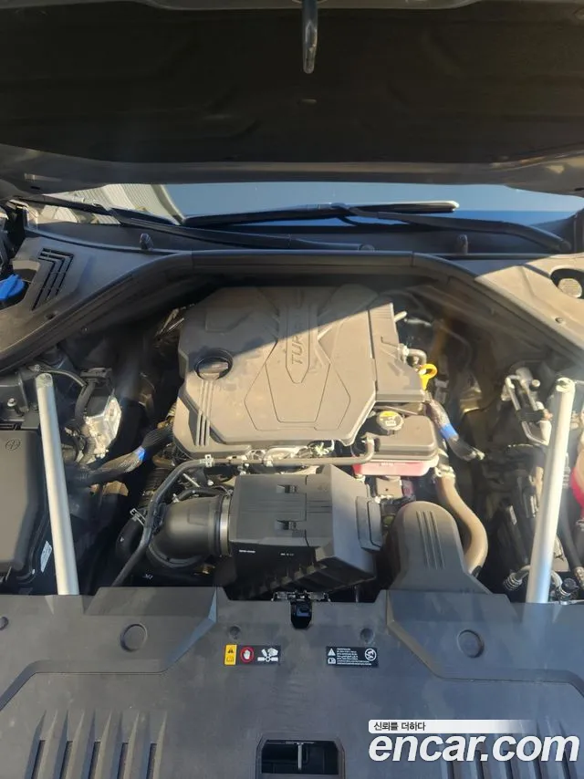 Genesis GV70 — Фото автомобиля 6