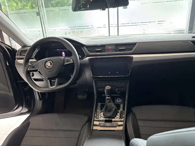 Skoda Superb — Фото автомобиля 9