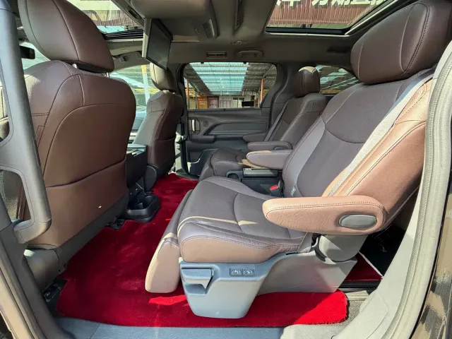 Toyota Granvia — Фото автомобиля 14