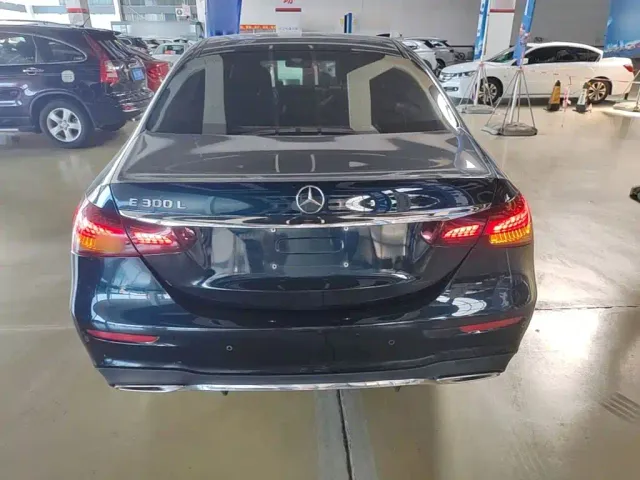 Mercedes-Benz E-Class — Фото автомобиля 5