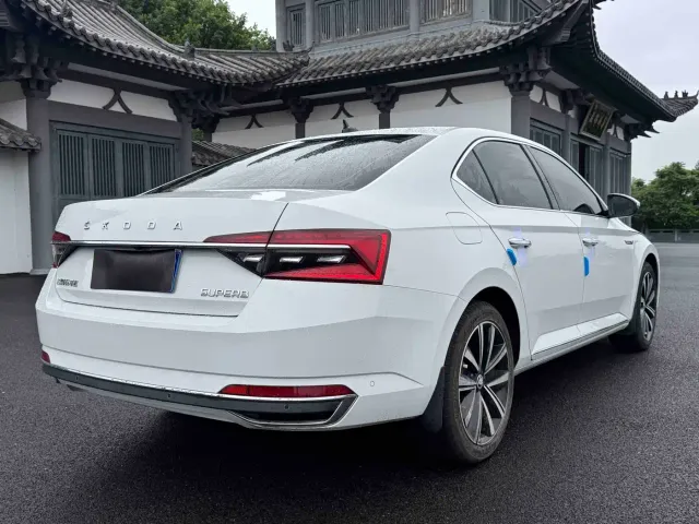 Skoda Superb — Фото автомобиля 6
