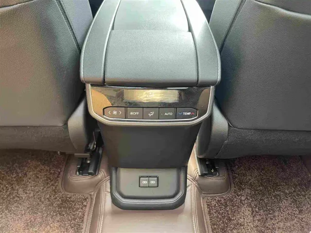 Toyota Crown Kluger — Фото автомобиля 15