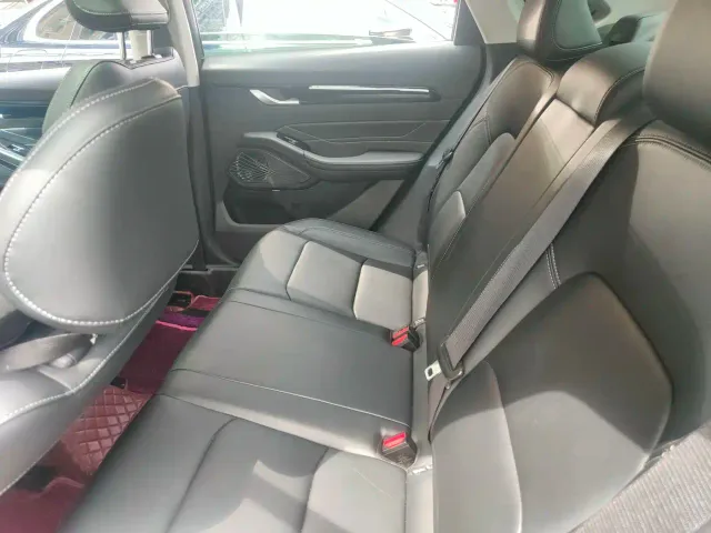 Geely Emgrand — Фото автомобиля 11