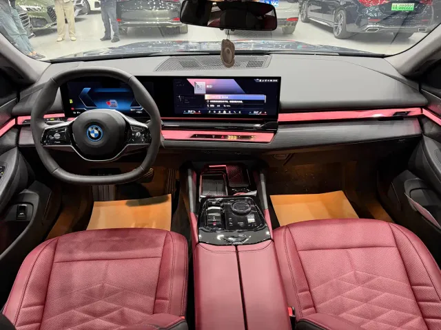 BMW i5 — Фото автомобиля 8