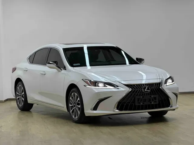 Lexus ES — Фото автомобиля 3