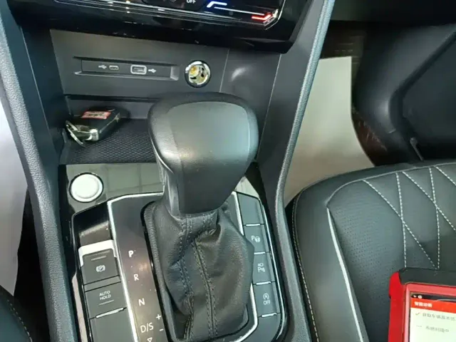 Volkswagen Tiguan L — Фото автомобиля 13