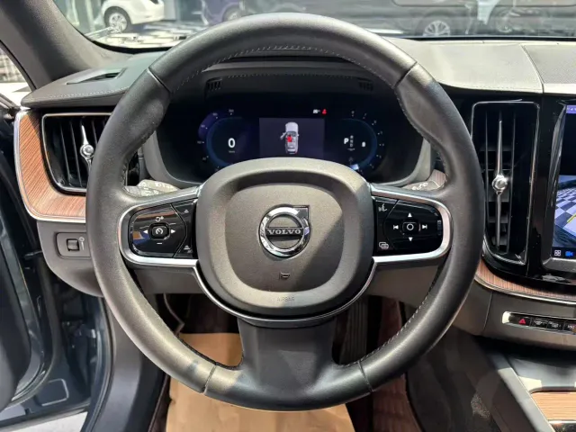 Volvo XC60 — Фото автомобиля 6