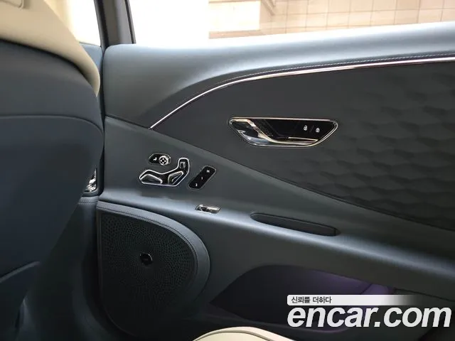 Bentley Flying Spur — Фото автомобиля 8