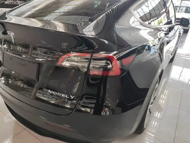 Tesla Model Y — Фото автомобиля 7