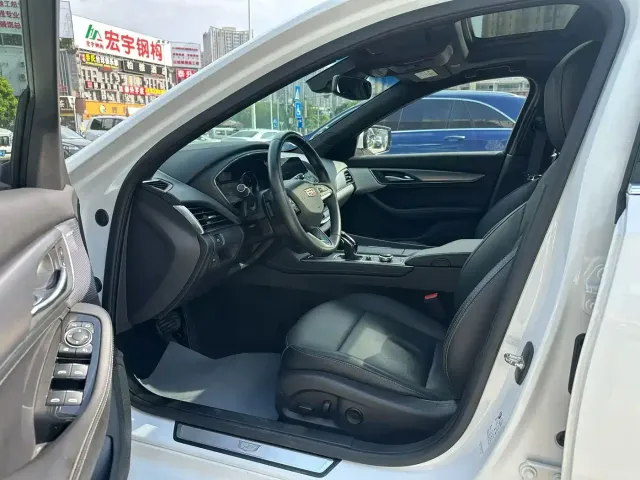 Cadillac CT5 — Фото автомобиля 5