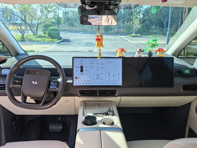 Li Auto MEGA — Фото автомобиля 8