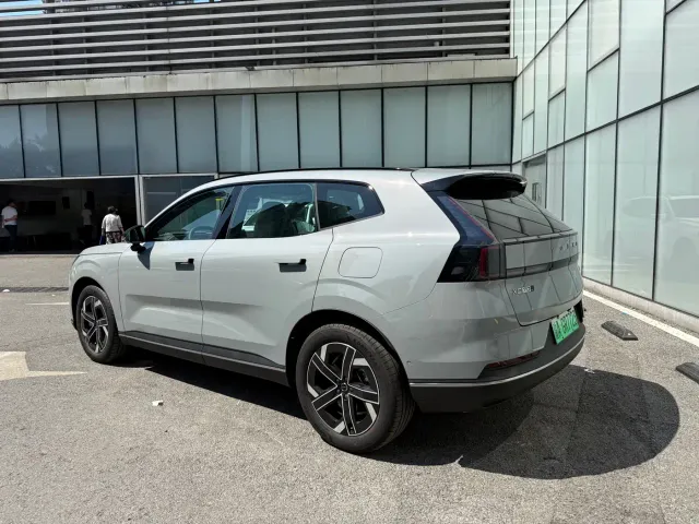 Volvo XC70 Plug-in Hybrid — Фото автомобиля 6