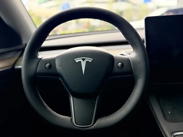 Tesla Model Y — Фото автомобиля 15