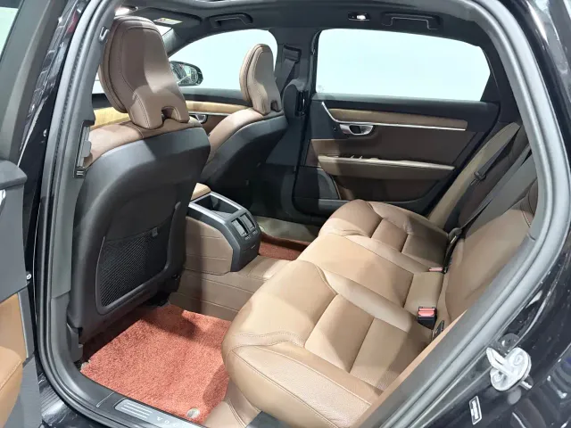 Volvo S90 — Фото автомобиля 14
