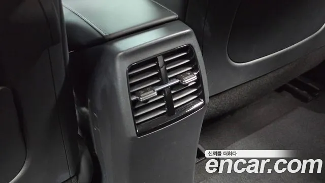 Kia Niro — Фото автомобиля 28