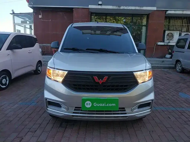 Wuling Hongguang V — Фото автомобиля 2