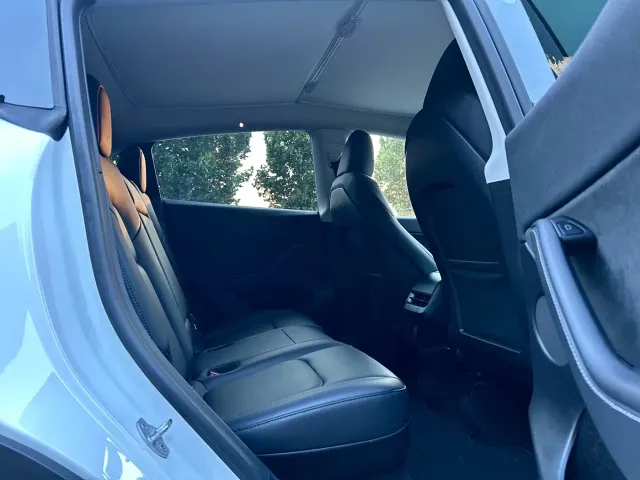 Tesla Model Y — Фото автомобиля 10