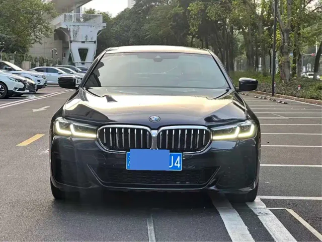 Фотография автомобиля — BMW 5 Series