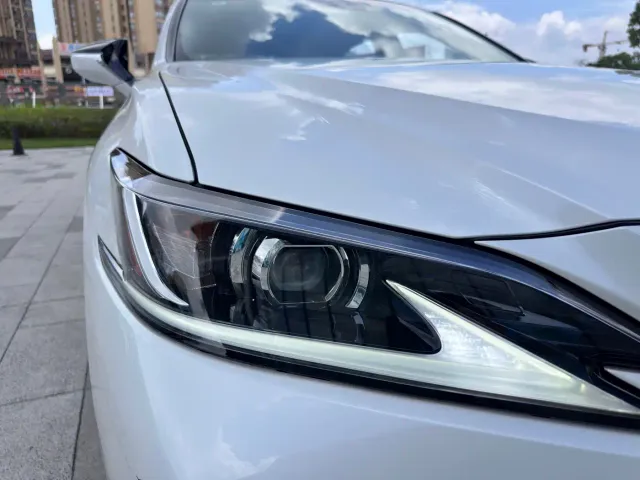 Lexus ES — Фото автомобиля 28