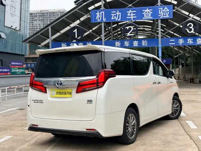 Toyota Alphard — Фото автомобиля 6