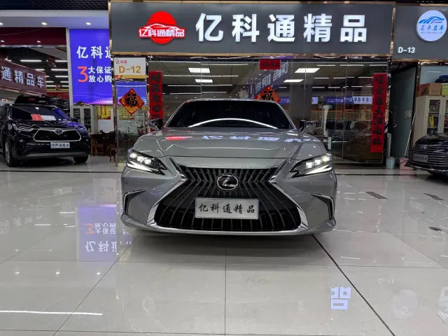 Lexus ES — Фото автомобиля 2