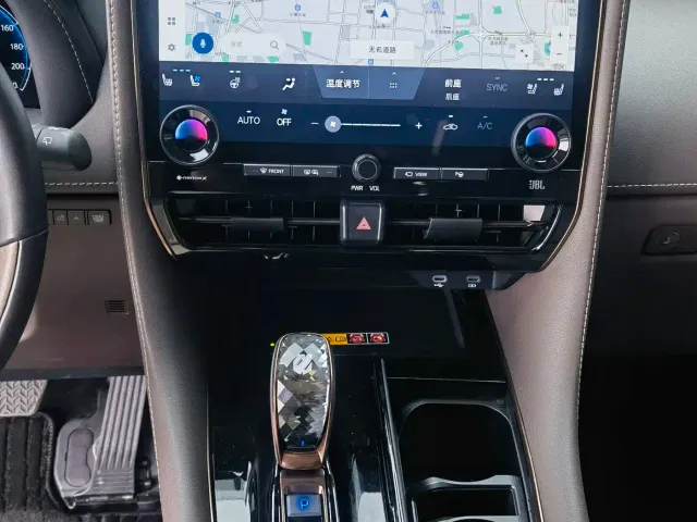 Toyota Alphard — Фото автомобиля 6