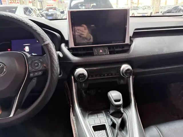 Toyota RAV4 — Фото автомобиля 15