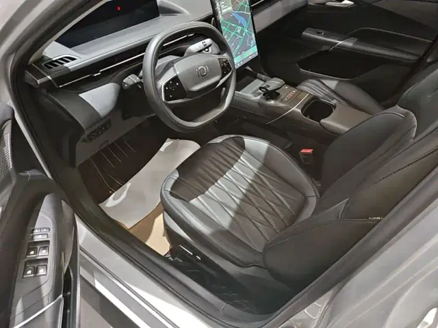 Changan Qiyuan A05 — Фото автомобиля 14