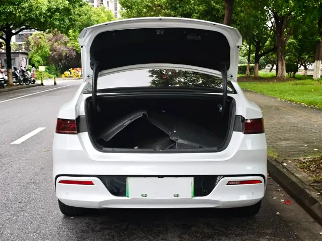 BYD Qin PLUS — Фото автомобиля 13