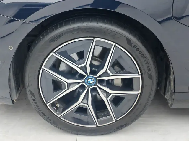 BMW i5 — Фото автомобиля 8