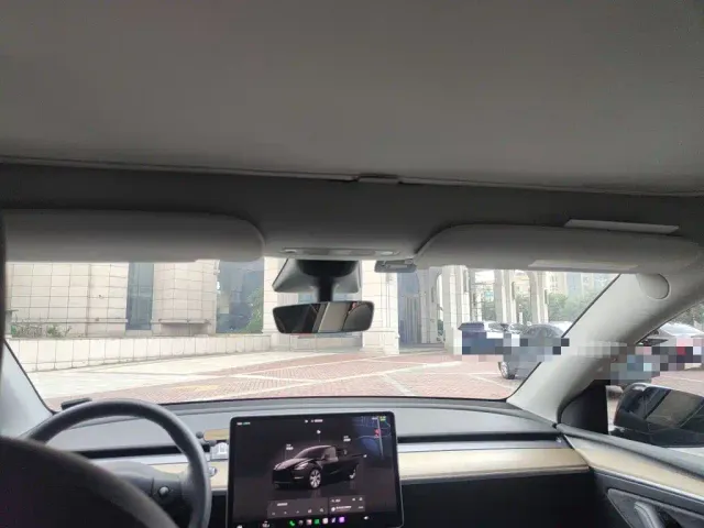 Tesla Model Y — Фото автомобиля 14