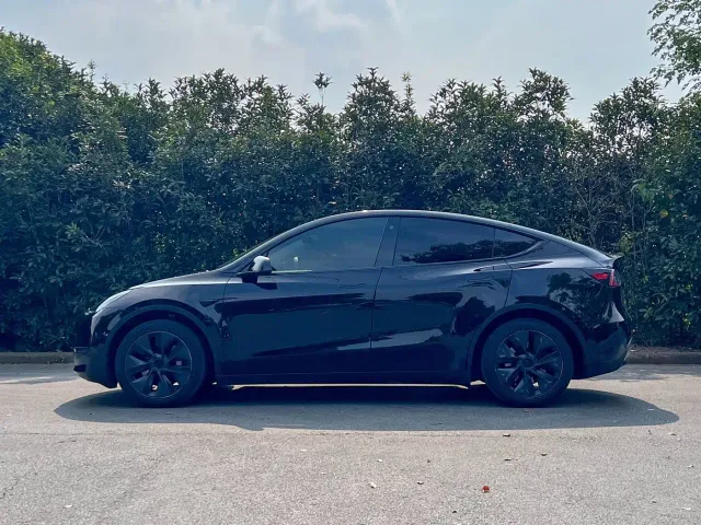 Tesla Model Y — Фото автомобиля 6