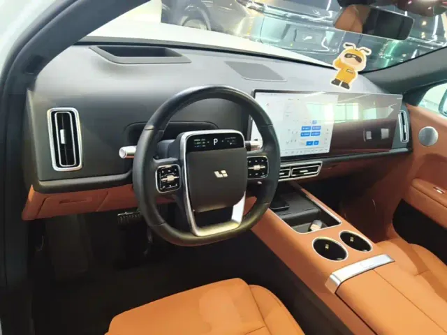 Li Auto L7 — Фото автомобиля 9