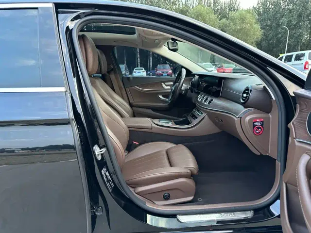 Mercedes-Benz E-Class — Фото автомобиля 14