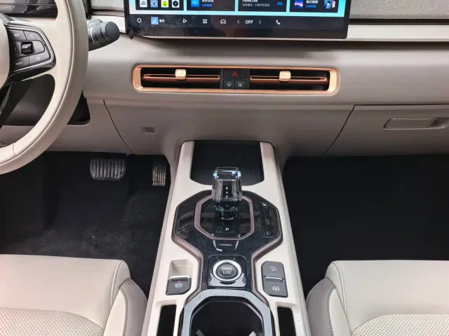 Geely ICON — Фото автомобиля 10