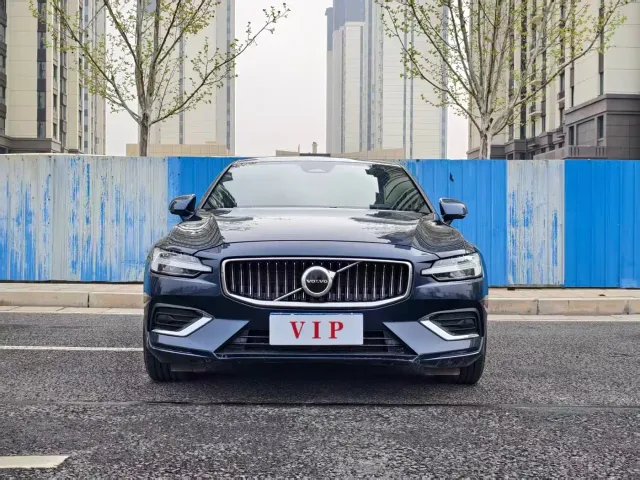 Volvo S60 — Фото автомобиля 2