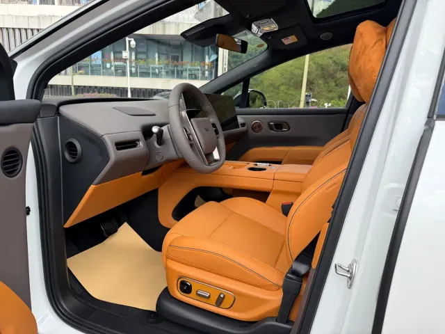 Li Auto i8 — Фото автомобиля 5