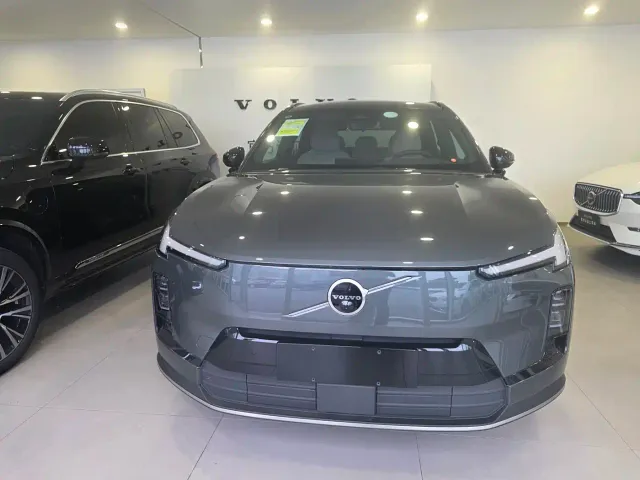 Volvo XC70 Plug-in Hybrid — Фото автомобиля 2