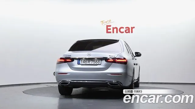 Mercedes-Benz E-Class — Фото автомобиля 4