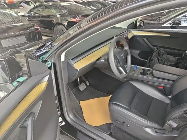 Tesla Model Y — Фото автомобиля 15