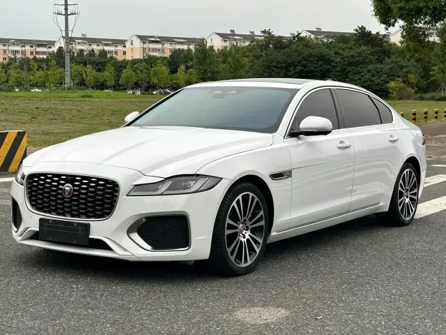 Фотография автомобиля — Jaguar XFL